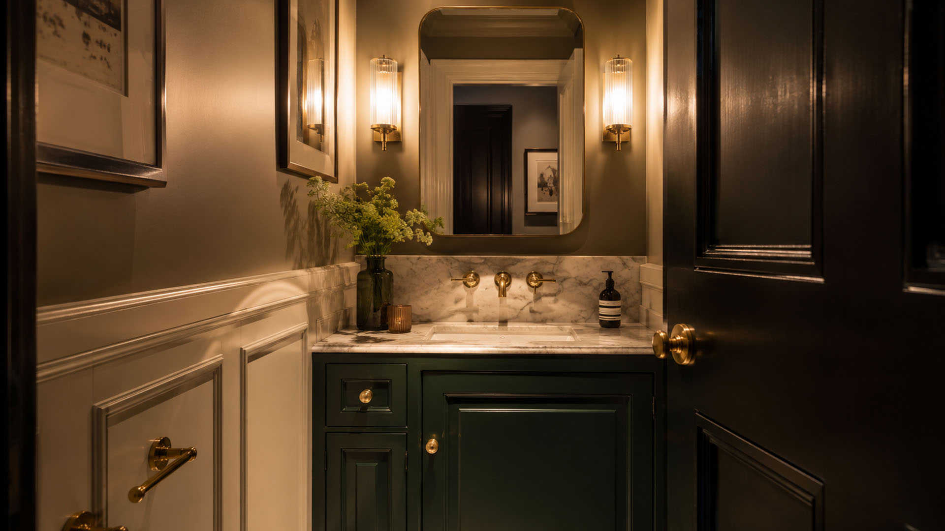 West London Cabinetry - Bespoke bathroom furniture in London - Bespoke furniture for small bathrooms